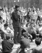 Copertina di “I comizi vestito col mantello da prete gli ormoni del ‘68  e le api antifasciste”