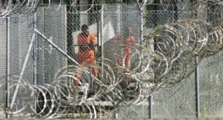 Copertina di Former Guantanamo detainee Mansoor Adayfi: “Ron DeSantis is not qualified to be the president of the United States”