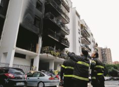 Copertina di “Non vi godrete la casa”. E il palazzo esplode