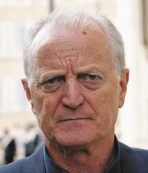 Copertina di Versace: “Voglio Armani al Quirinale”