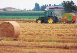 Copertina di L’impennata del prezzo del gasolio mette in ginocchio l’agricoltura. Proteste nel Lazio. Trump vuole bloccare l’export di diesel americano