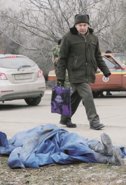 Copertina di Ucraina, trattativa a colpi di bombe