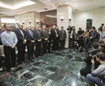 Copertina di Alba Dorata terza forza: 17 parlamentari