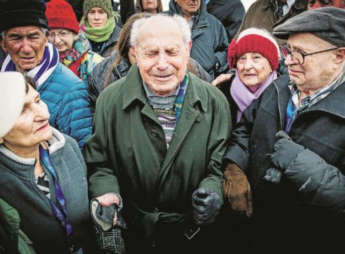 Copertina di Auschwitz sul pianto dei sopravvissuti  il gelo della memoria