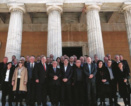 Tsipras, prima mossa anti Troika: “Blocchiamo le privatizzazioni”