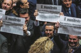 Copertina di Tra aula e Transatlantico la disperazione dei delusi