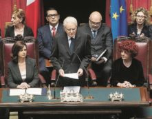 Copertina di Tre giorni in ufficio per decidere cosa dire