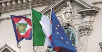 Copertina di Sventola di nuovo  lo stendardo disegnato da Cossiga