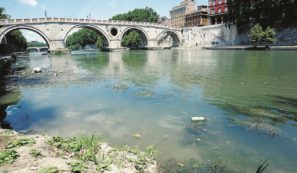 Copertina di Bond, “missione  monnezza”