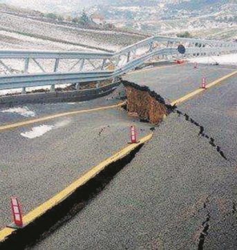 Copertina di Sicilia, il viadotto dei crolli cede di nuovo