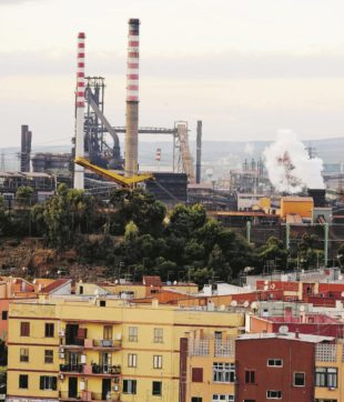 Copertina di Il decreto Renzi salva l’Ilva dai risarcimenti alle vittime