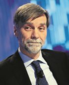 Copertina di I libri di Tavecchio  sul tavolo del governo. Ora interviene Delrio