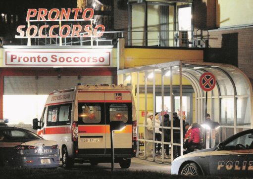 Copertina di Napoli, muore abbandonato nel gelo dell’ospedale