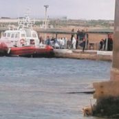 Copertina di Lampedusa, il mare non è più nostrum e ne ammazza ventinove