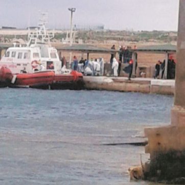 Copertina di Lampedusa, il mare non è più nostrum e ne ammazza ventinove