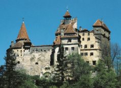 Copertina di Al turista piace il brivido: in casa del conte Dracula