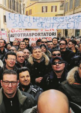 Copertina di “I soldi sono finiti , bloccheremo l’Ilva”