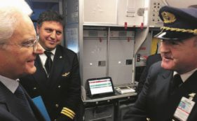 Copertina di Mattarella sul volo di linea (Renzi no)