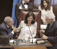 Copertina di Ugo Zampetti, ancora lui il dinosauro sale al colle