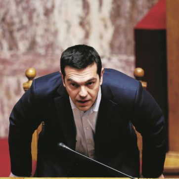 Copertina di Troika e conti, Tsipras si piega ma alla Merkel non basta mai