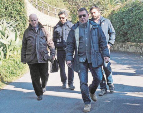 Paoli sospeso (ma non dimesso)