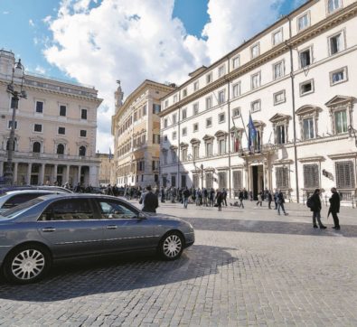 Copertina di Matteo di lobby e di governo: un anno, favore dopo favore