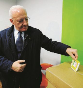 De Luca, candidato a rischio