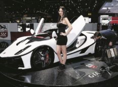 Copertina di Ginevra: la Fiat sta a guardare, giapponesi e lusso spopolano