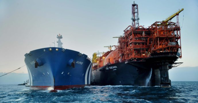 La rivolta di Piombino contro il rigassificatore, che non servirà per questo inverno