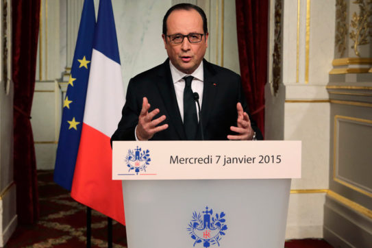 Hollande aiutato anche da Sarkozy
