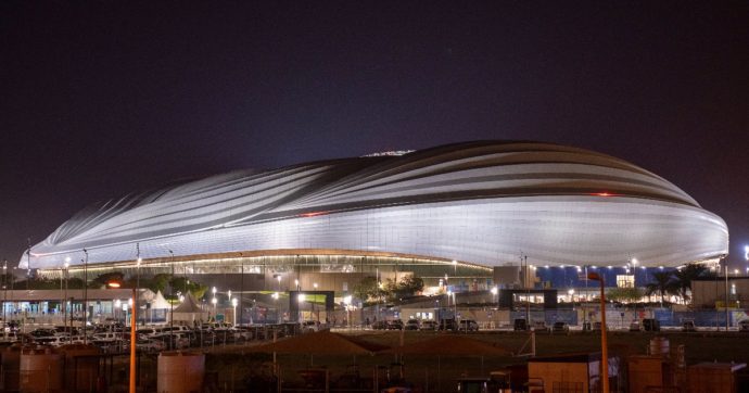 Mondiali in Qatar, Doha vuole andare in attivo nonostante i 220 miliardi di investimenti: boom infrastrutturale per far schizzare il Pil