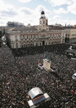 Copertina di Podemos sogna Atene: “Basta austerity, cambiamo”