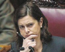 Copertina di Ritardi e supplementari, Boldrini nel mirino