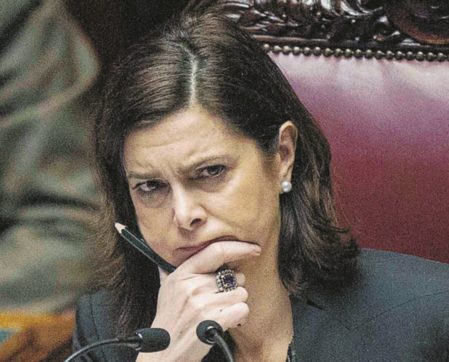 Ritardi e supplementari, Boldrini nel mirino