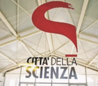 Copertina di C’è chi chiude per la Camorra e chi perché esplode un estintore