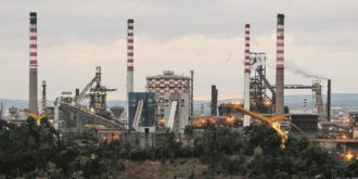 Copertina di Ilva, Renzi inizia male: cinquemila operai  in cassa integrazione