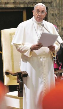 Copertina di Papa Francesco  e il nemico interno:  “La curia è malata”