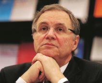 Copertina di Palazzo Koch detta la riforma Renzi la difende anche dai suoi