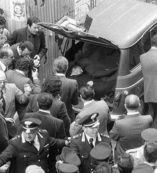 Copertina di Moro, il vescovo dei misteri smentisce solo i morti