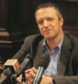 Copertina di Tosi schiera le truppe contro “il dittatore”: soldi, uomini, sedi