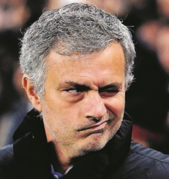 Copertina di Povero Mou, zimbello di Twitter  da “Special One” a “Special Out”