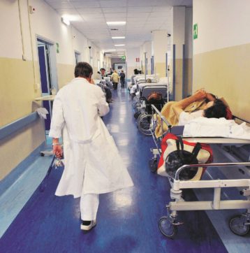 Il superfarmaco c’è ma non per i malati: “Moriremo di epatite”