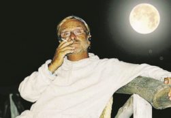 Copertina di Dove il mare luccica Dalla trovò la luna