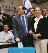 Copertina di Netanyahu strappa il pareggio ma il governo è un rebus