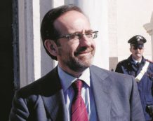 Copertina di La rivincita dei garofani  e la patente gialla di De Caro