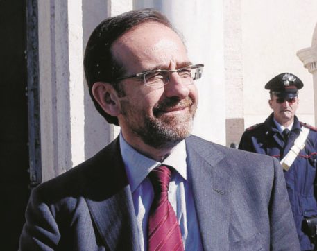 La rivincita dei garofani  e la patente gialla di De Caro