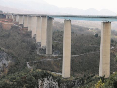 Nel cantiere della morte. “Perotti? Mai visto qui”