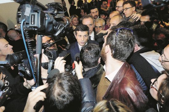 Lupi, favori pure alla moglie