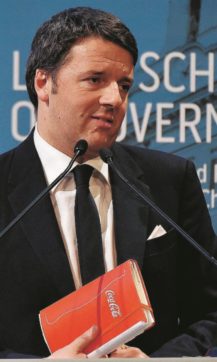 Copertina di Renzi  si tiene l’interim e butta la palla in tribuna