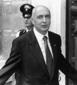 Copertina di Extraterrestri e bugie Napolitano e i fondi Pci